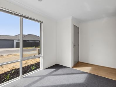 67 Denmark Loop, South Guildford WA 6055