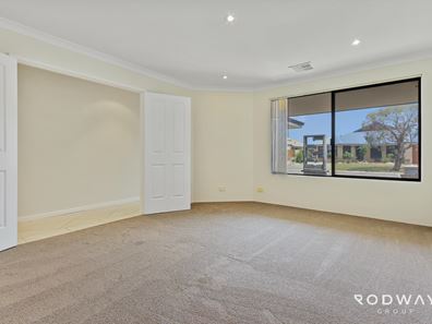 5 Granada Loop, Seville Grove WA 6112