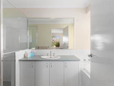 31 Dorchester Turn, Canning Vale WA 6155
