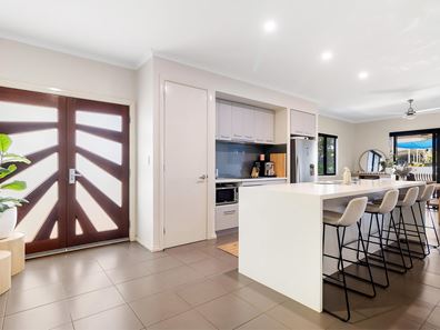 17 Tharnda Road, Baynton WA 6714