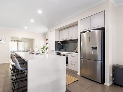 17 Tharnda Road, Baynton WA 6714