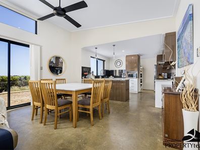 19 African Reef Boulevard, Greenough WA 6532