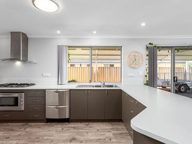 10 Dravite Way, Dalyellup WA 6230