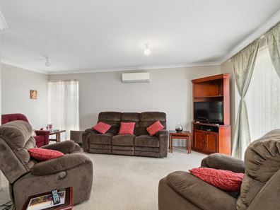 8 Woodman Place, Beechboro WA 6063