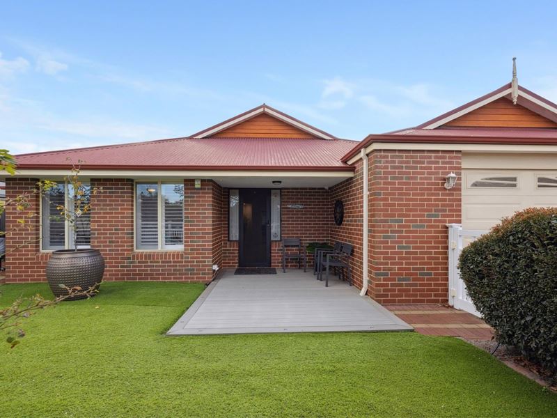 17 Octagon Gardens, Aveley