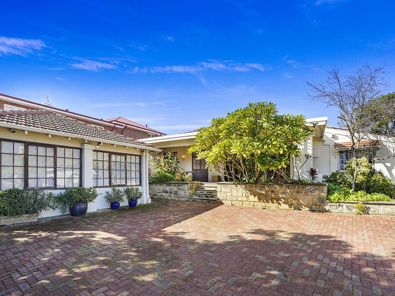 23 Inverness Crescent, Menora