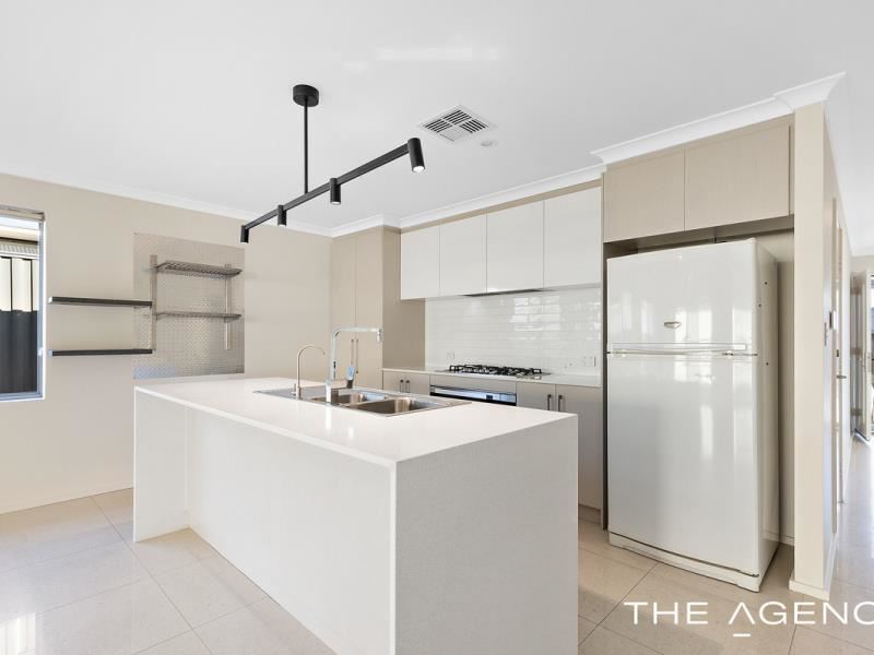 18 Picton Road, Lakelands WA 6180