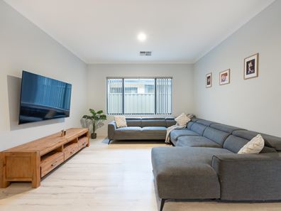 36 Canary Drive, Hammond Park WA 6164