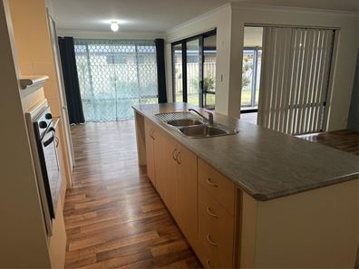 10 Carbine Loop, Millbridge WA 6232