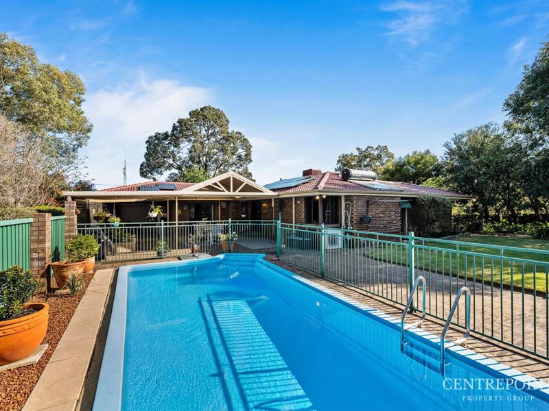 13 Godwin Street, Lesmurdie WA 6076