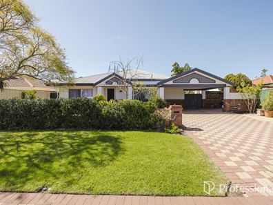 14 Bloodwood Drive, Marangaroo WA 6064