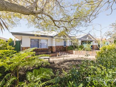 14 Bloodwood Drive, Marangaroo WA 6064