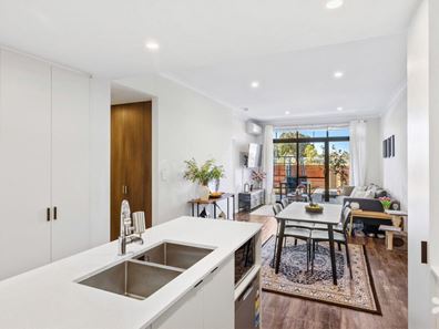 8/2 Cooli Street, Hammond Park WA 6164