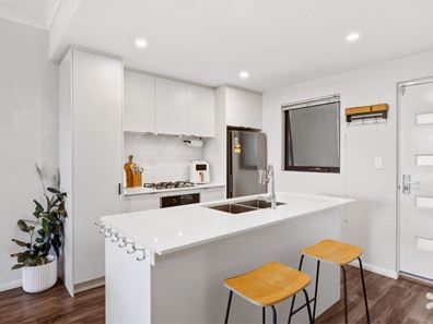 8/2 Cooli Street, Hammond Park WA 6164