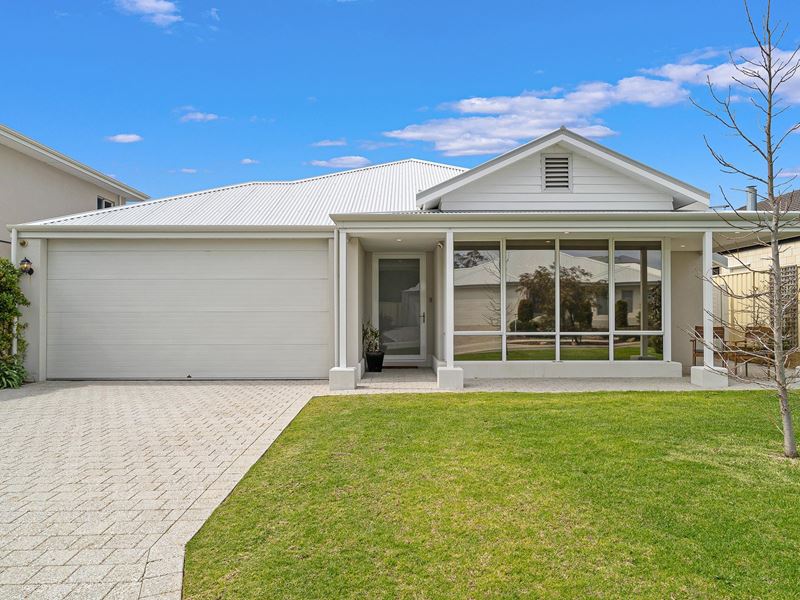 8 Cubana Parkway, Madora Bay
