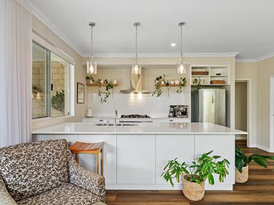 8 Cubana Parkway, Madora Bay WA 6210