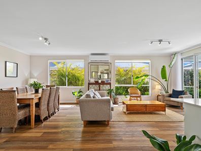 8 Cubana Parkway, Madora Bay WA 6210