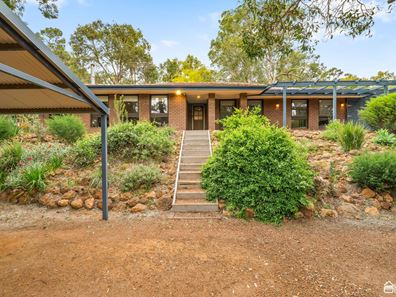 1 Barbigal Road, Roleystone WA 6111