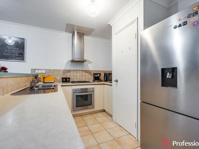 10/11 Priest Road, Landsdale WA 6065