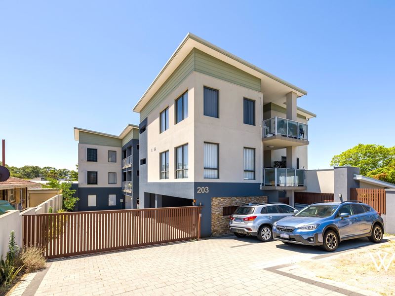 1/203 Belmont Avenue, Cloverdale WA 6105