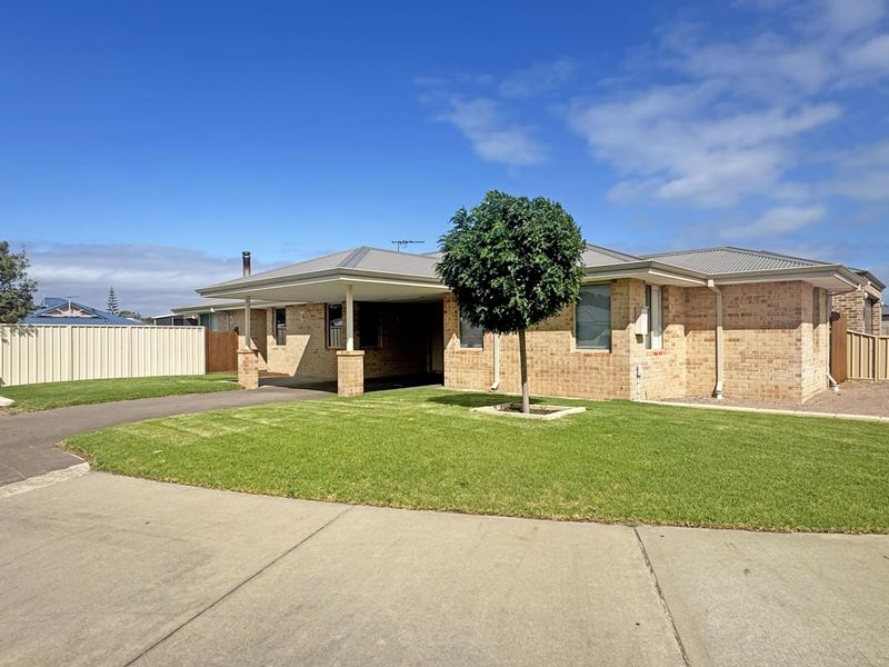 28 Dauphin Crescent, Castletown
