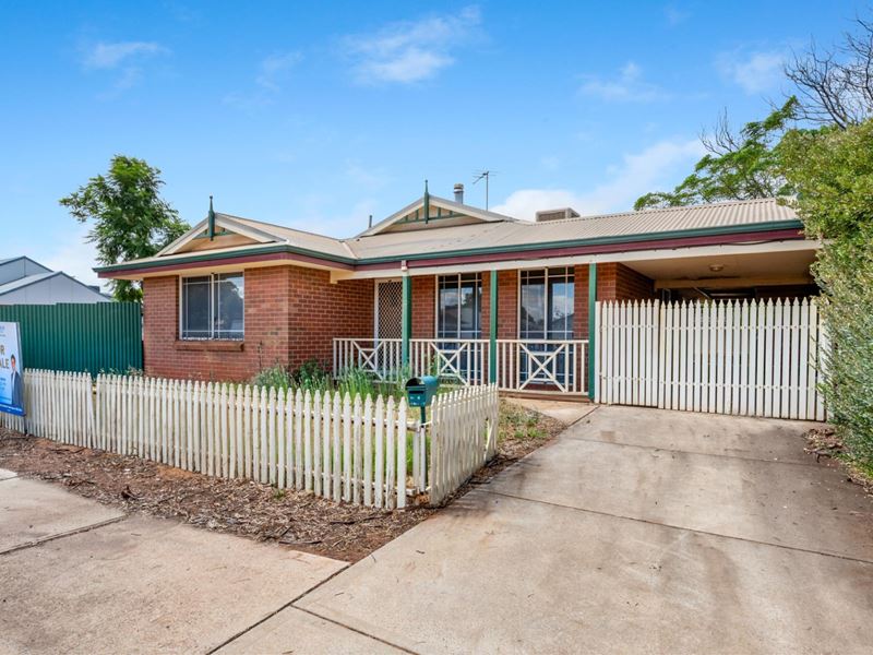 100A Lyall Street, Lamington WA 6430