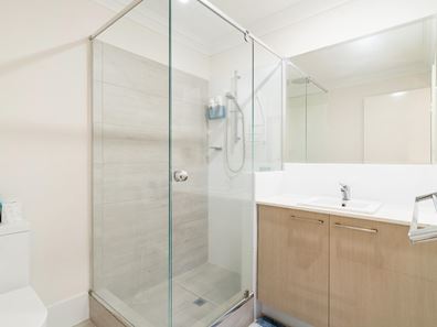 3/4 Endeavour Road, Morley WA 6062