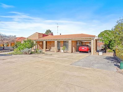 13 Sandalwood Parade, Halls Head WA 6210