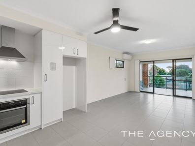 2/4 Kennerly Street, Cloverdale WA 6105