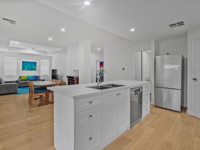 32 Splash Terrace, Lake Coogee WA 6166