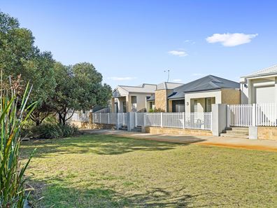 3 Tamarind Lane, Halls Head WA 6210