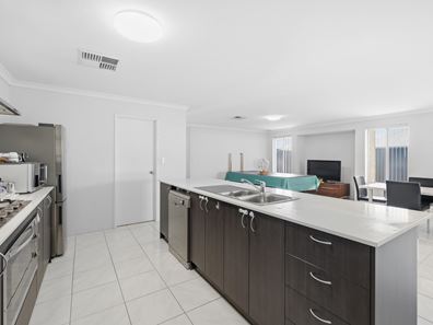 8 Indoon Way, Baldivis WA 6171