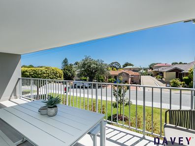 8/3 Donar Street, Innaloo WA 6018