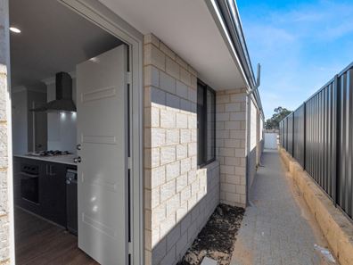 5b Forbury Street, Lakelands WA 6180