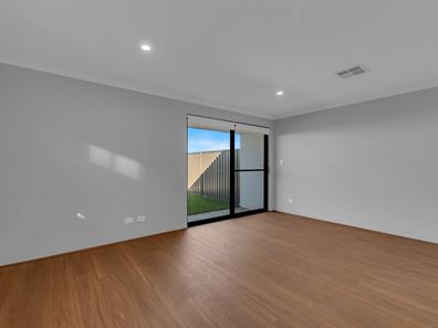 5b Forbury Street, Lakelands WA 6180