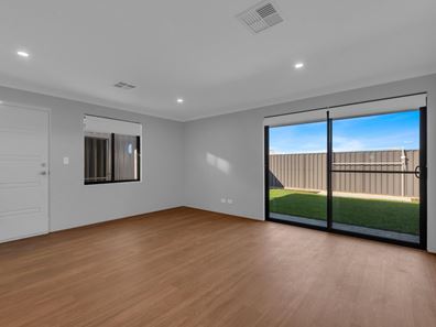 5b Forbury Street, Lakelands WA 6180