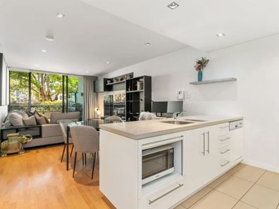 WG04/70 Canning Beach Road, Applecross WA 6153