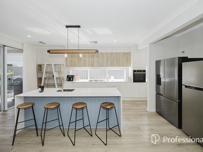 40 Casina Way, Jindalee WA 6036