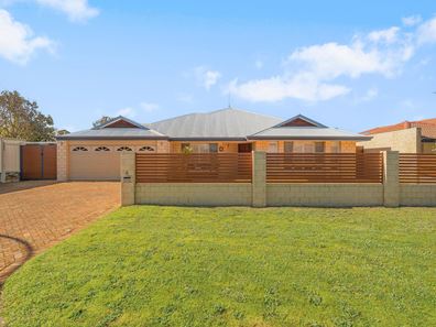 4 Montego Way, Halls Head WA 6210