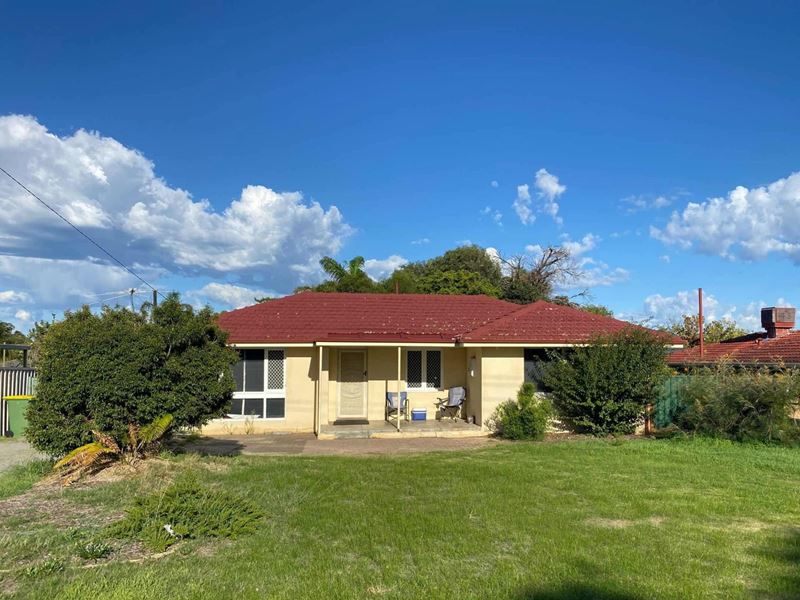 8 Adamson Rd, Parmelia WA 6167