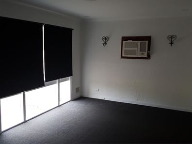 8 Adamson Rd, Parmelia WA 6167