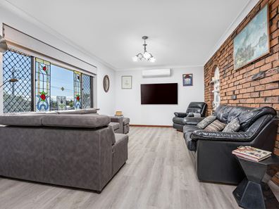 10 Tuart Street, Rangeway WA 6530