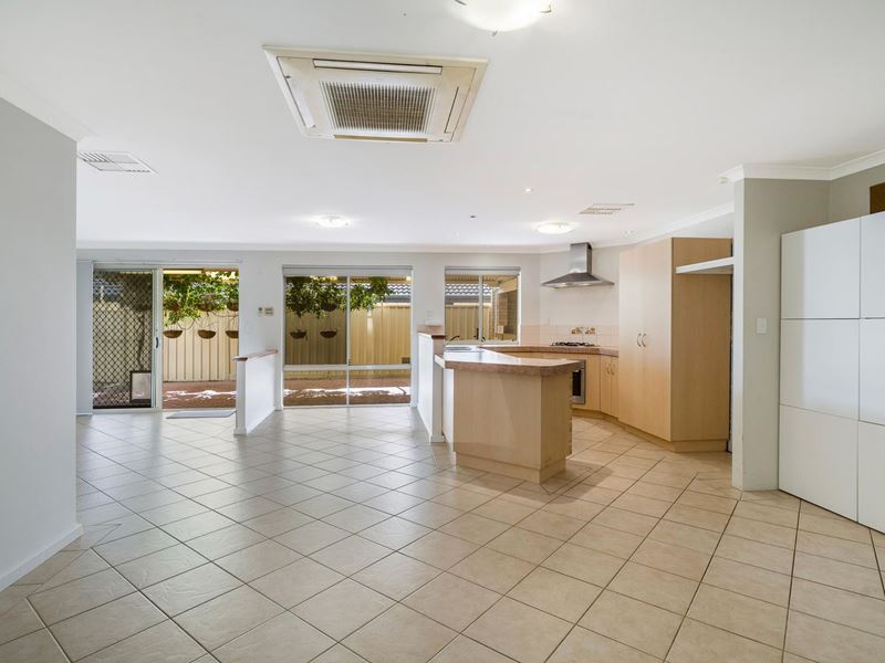 17 Coomer Elbow, South Guildford WA 6055