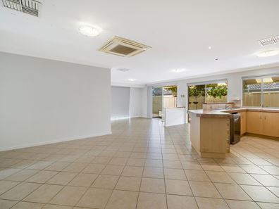 17 Coomer Elbow, South Guildford WA 6055