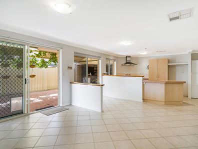 17 Coomer Elbow, South Guildford WA 6055