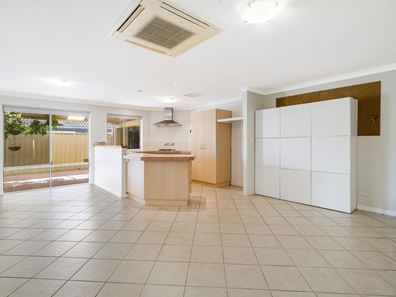 17 Coomer Elbow, South Guildford WA 6055