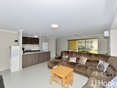 16 Honeydew Trail, Wannanup WA 6210