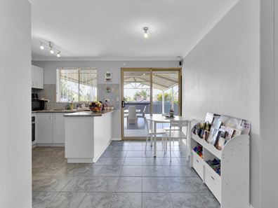 10 Redfox Crescent, Huntingdale WA 6110