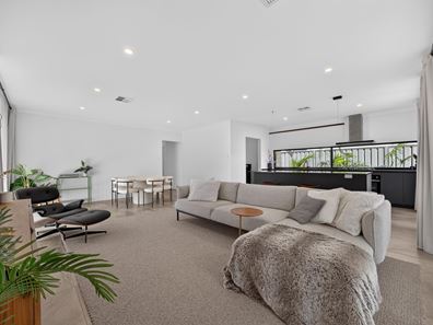 21 Little Close, East Cannington WA 6107