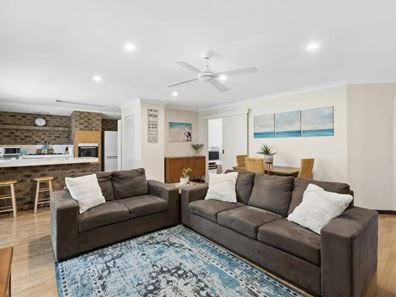 38 Bridgewater Dr, Kallaroo WA 6025